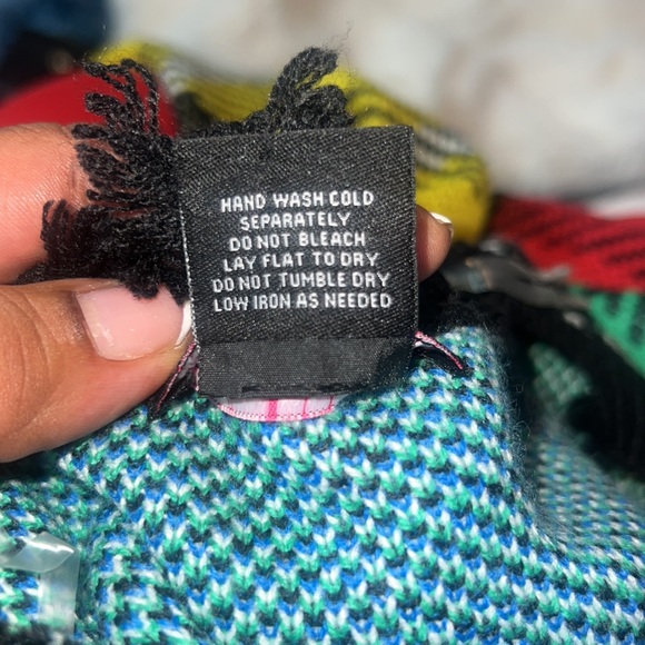 Sweater - Picture 13 of 13